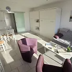 With 2 Bedrooms Casa vacanze
