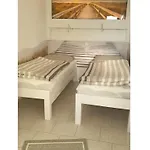 With 2 Bedrooms Casa vacanze